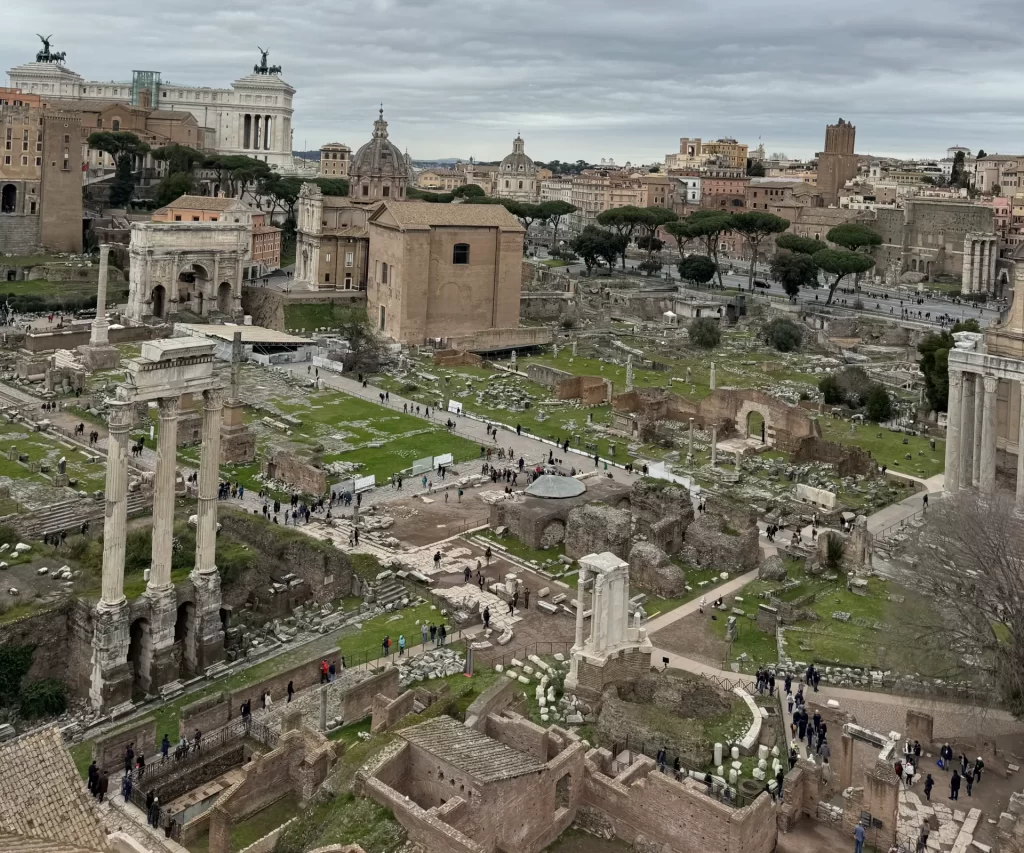 Ruinele Forumului Roman de la Roma.