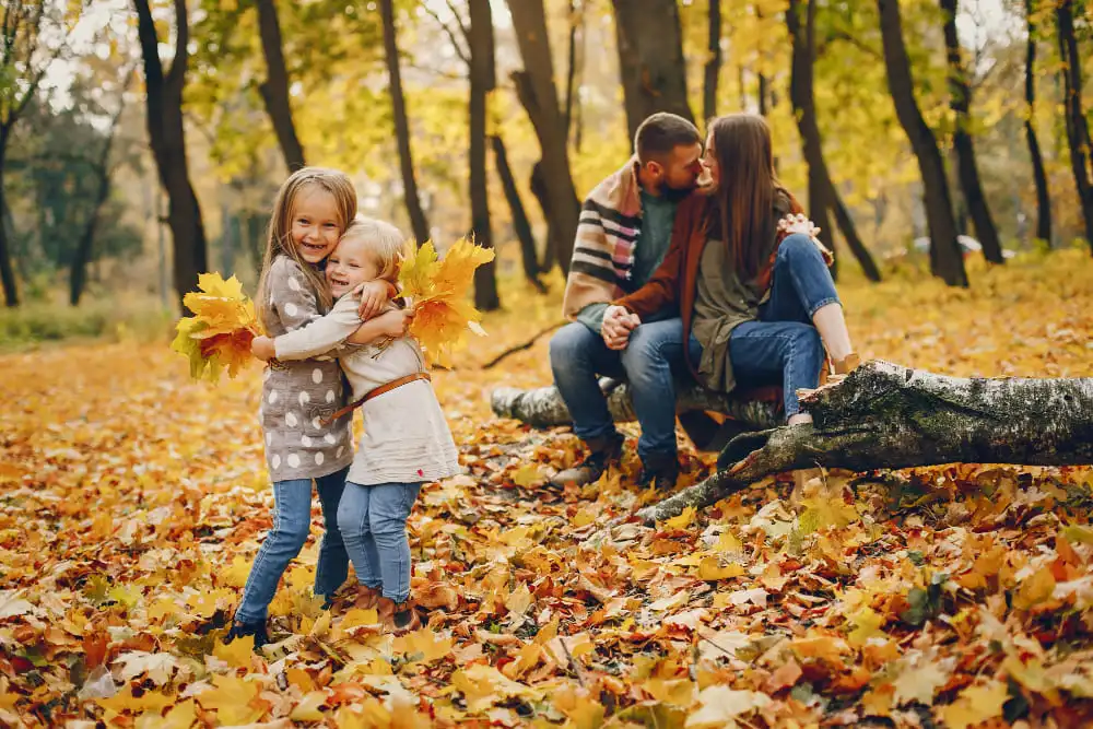 5 Activități de Toamnă pe care le Poți Face alături de Familie